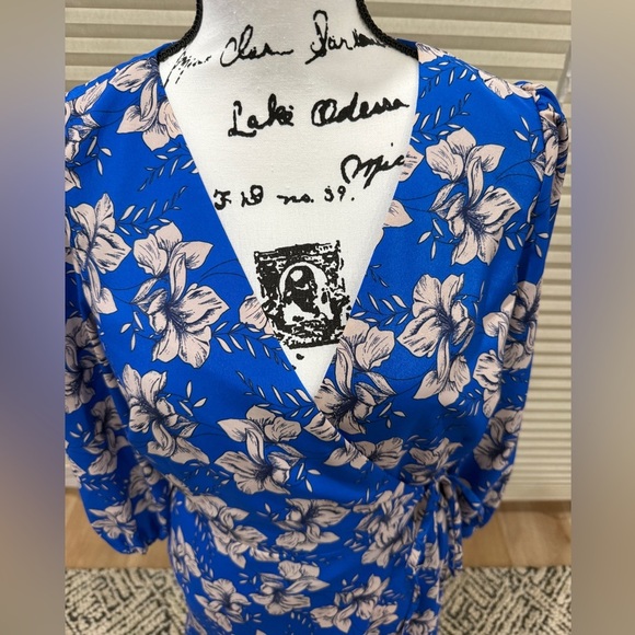 Floral Blue Wrap Dress - Picture 3 of 6